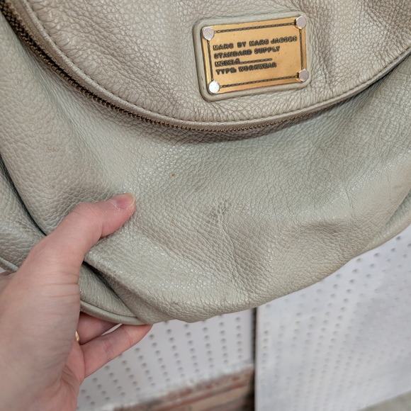 Marc Jacobs Natasha Q Classic Crossbody - AS IS, VERY USED CONDITON - Picture 3 of 8